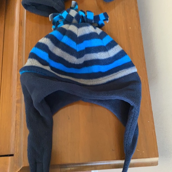 Old Navy hat and mitten set - Picture 4 of 6